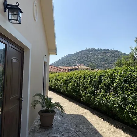 House With Garden In Peratata - 10' From City Center Exterior photo