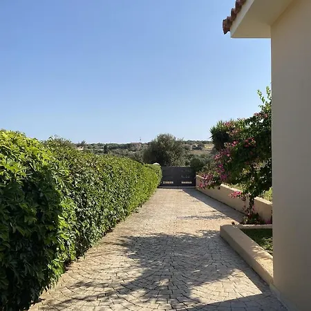 House With Garden In Peratata - 10' From City Center Exterior photo