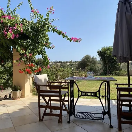 House With Garden In Peratata - 10' From City Center Exterior photo
