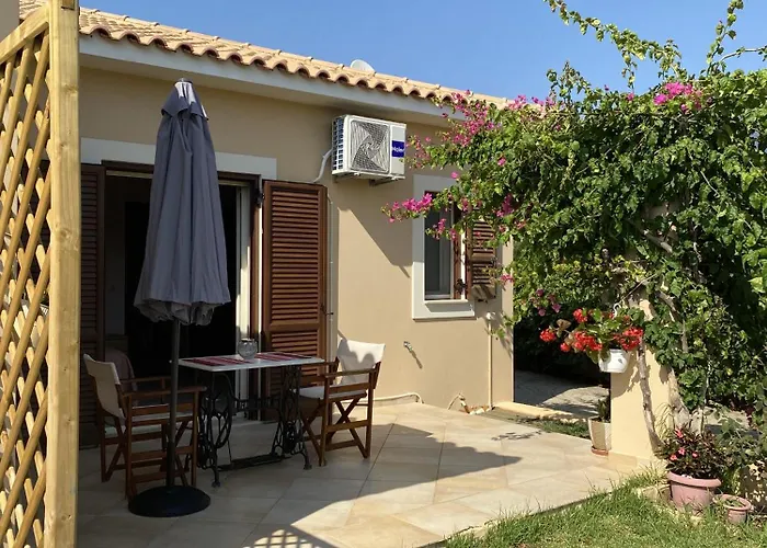 House With Garden In Peratata - 10\' From City Center