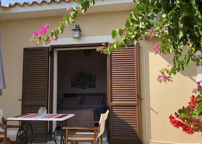 House With Garden In Peratata - 10\' From City Center
