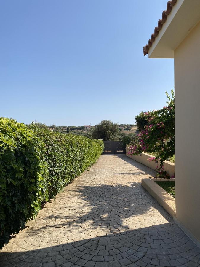 House With Garden In - 10' From Center * Peratata